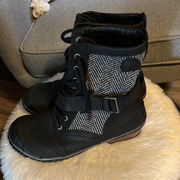 Sorel boots - Picture 3 of 7